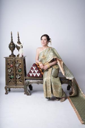 ชุดไทยเจ้าสาว ชุดไทยจักรพรรดิ์ เช่าที่แบมบี้ เวดดิ้ง ห้วยขวาง